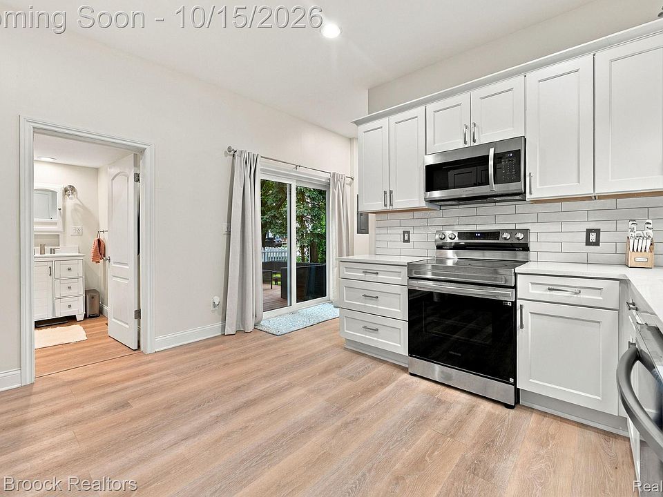 704 E Washington St, photo 10