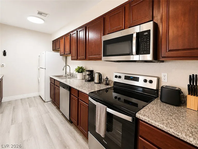 5026 River Glen Dr #162 — Photo 7