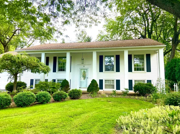 8 Buchanan Rd, Pittsford, NY 14534