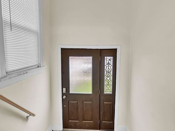 2nd image of 497 Hinman Ave #1