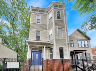 2141 N Point St APT 1F, Chicago, IL 60647