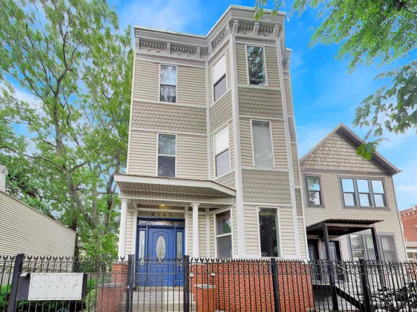 2141 N Point St APT 1F, Chicago, IL 60647