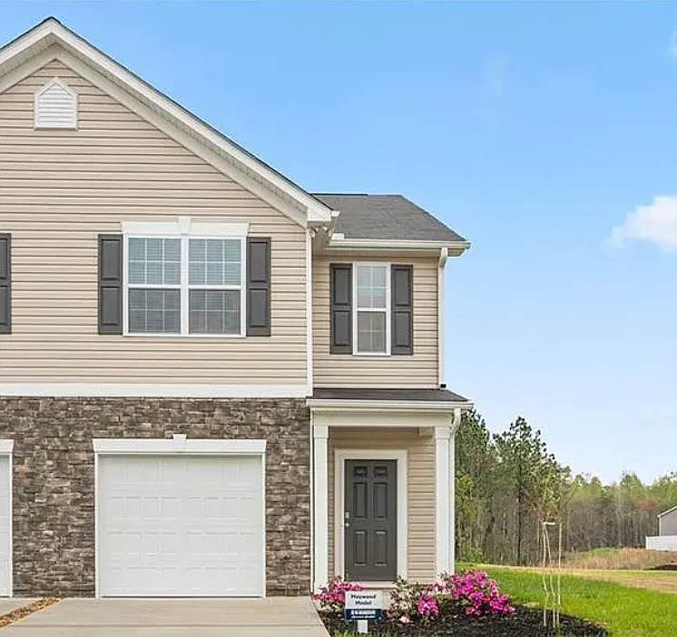 3 bed, 2.5 bath, 1429 sqft, $1,900 — Photo 1