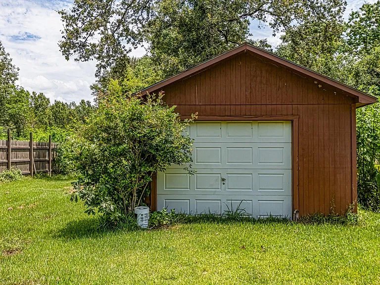 282 Normagene St — Photo 10