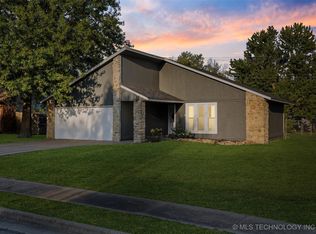 206 Mistletoe Ln, Bartlesville, OK 74003