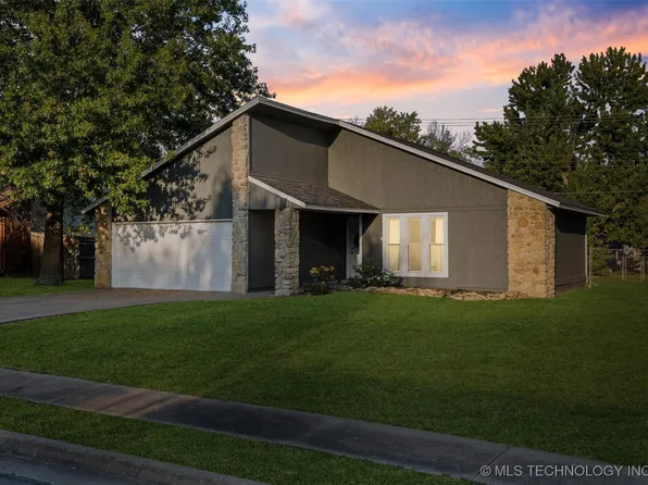 206 Mistletoe Ln, Bartlesville, OK 74003