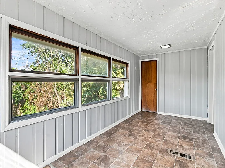 5573 Three Mile Dr — Photo 11