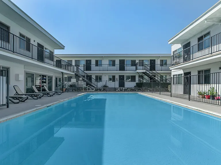 Avaz Pacific Beach — Photo 3