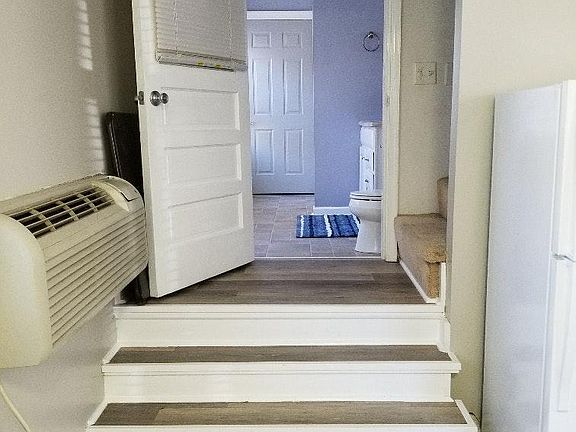 5th image of 1052 Chinquapin Ln