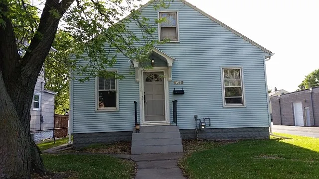 1812 33rd St photo 1