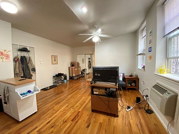3rd image of 5959-61 N Kenmore Ave #101