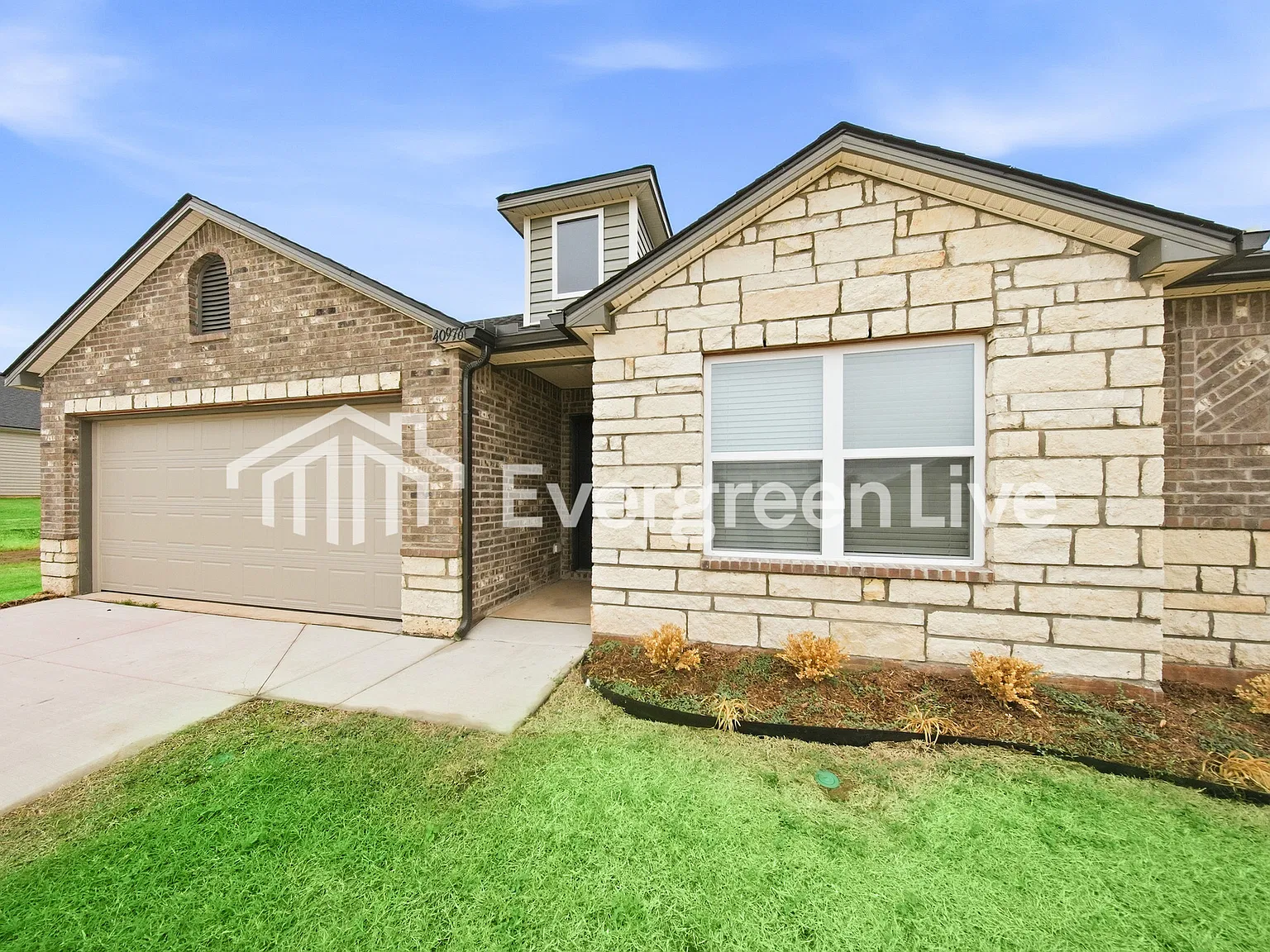 4 bed, 2.0 bath, 1613 sqft, $1,695 — Photo 2