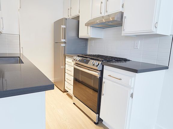 3rd image of 1038 7th St #3B