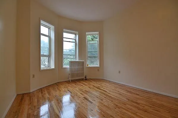 Rented by David Hirsch, LREB | media 18