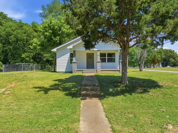 609 Hickory St, Tuscumbia, AL 35674