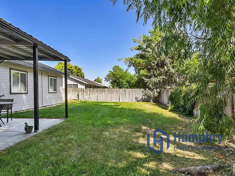 157 W Rockford St — Photo 31