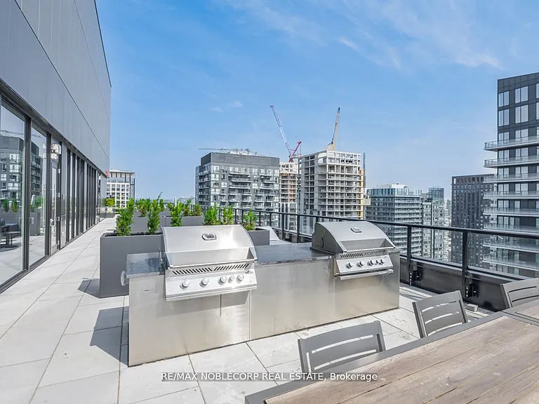 357 King St W #3409 — Photo 22