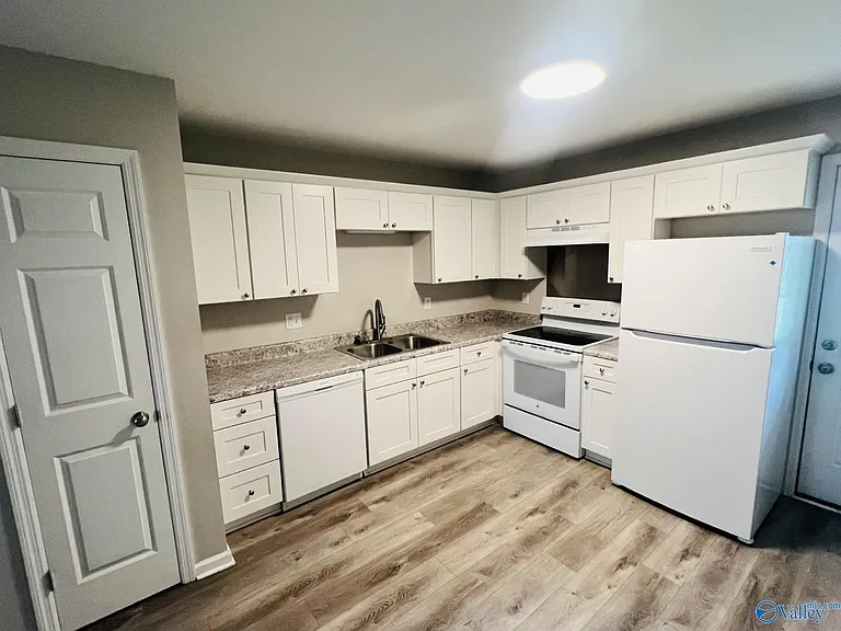 1870 Graymont Ln SW #B — Photo 5