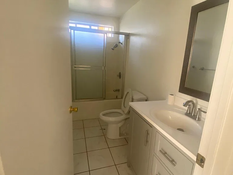 1827 N Mariposa Ave — Photo 11