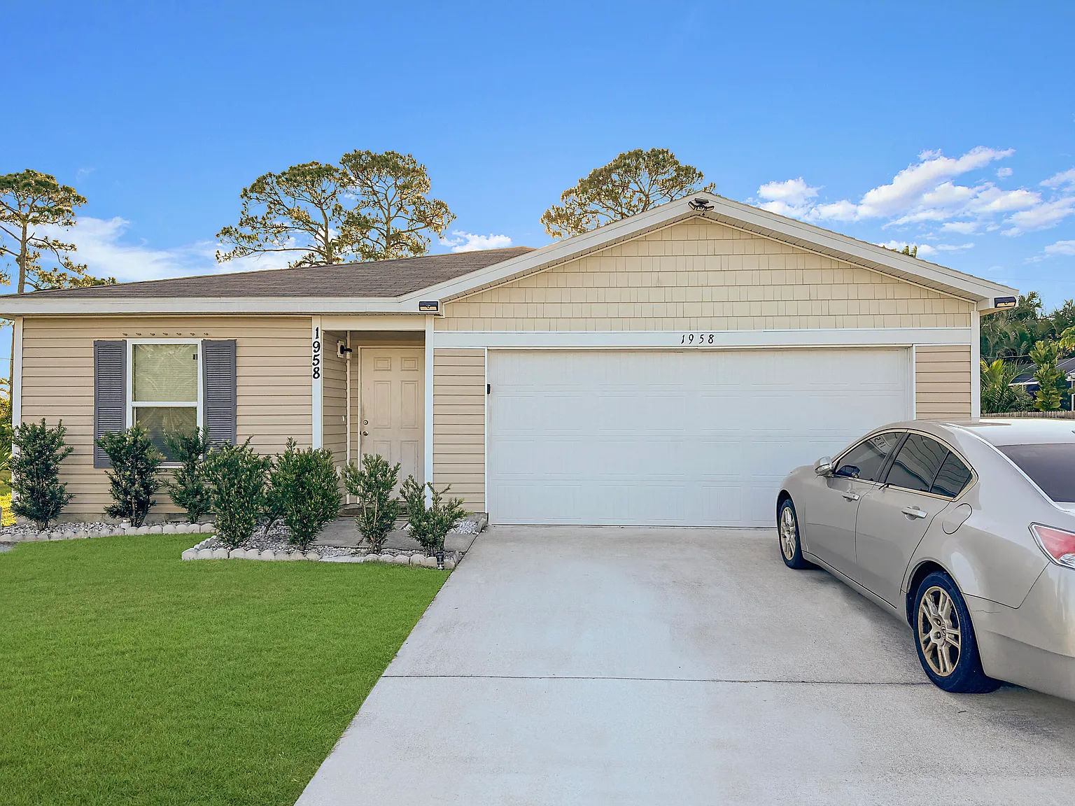 4 bed, 2.0 bath, 1418 sqft, $2,650 — Photo 1