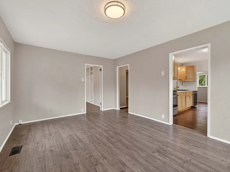 2401 NE Everett Rd — Photo 6