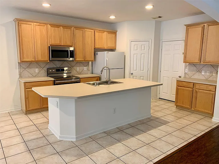 130 Ledgestone Pl — Photo 6