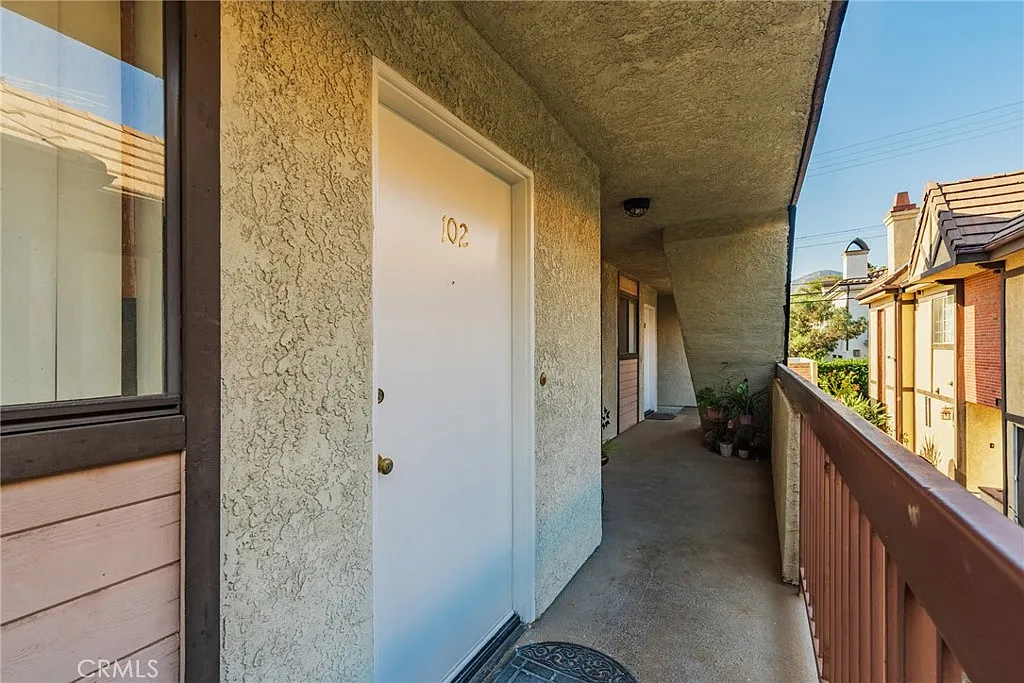 1 bed, 1.0 bath, 700 sqft, $2,350 — Photo 2