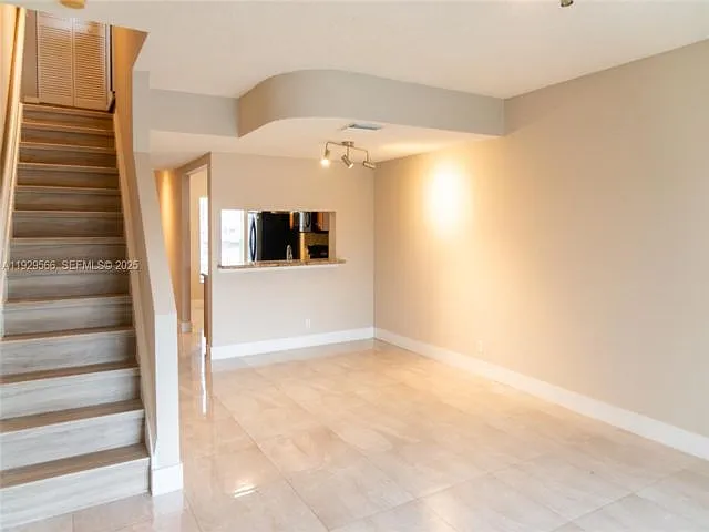 Building Photo - 16749 Hemingway Dr