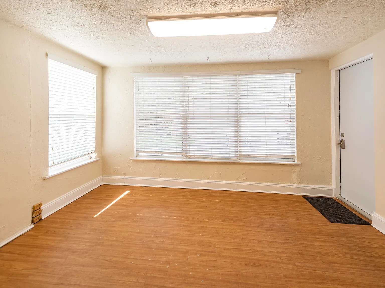4 bed, 2.0 bath, 1722 sqft, $2,900 — Photo 3