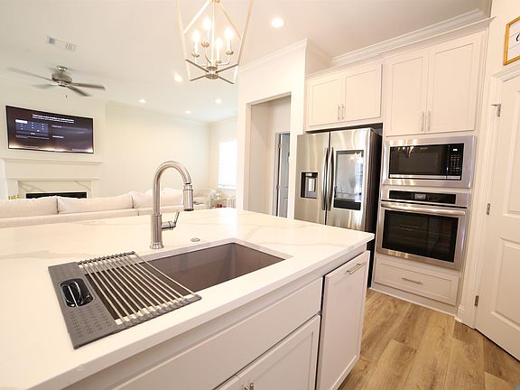 4th image of 5151 Colmar Rd