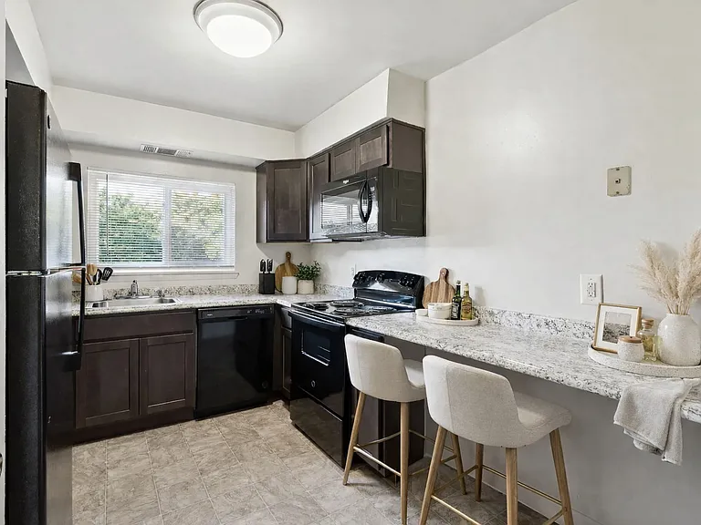 Eat in Kitchen with Breakfast bar