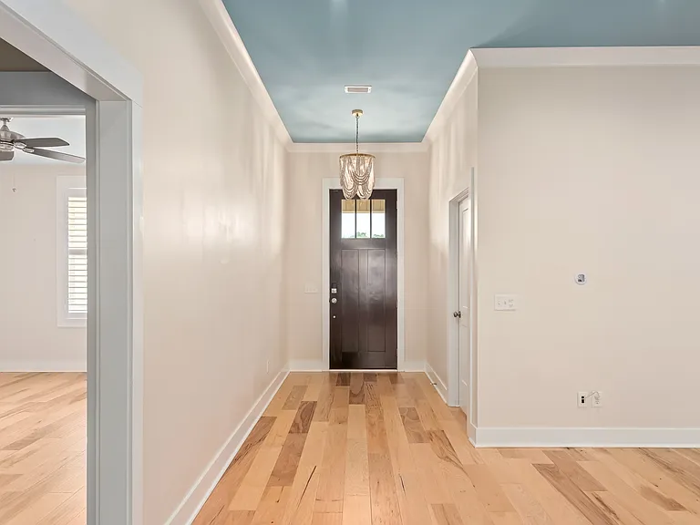 109 Oxford St — Photo 19