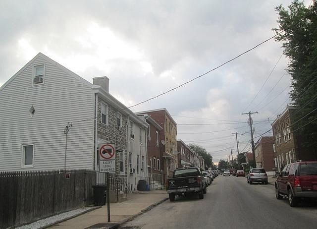 2nd image of 627 Sandy St