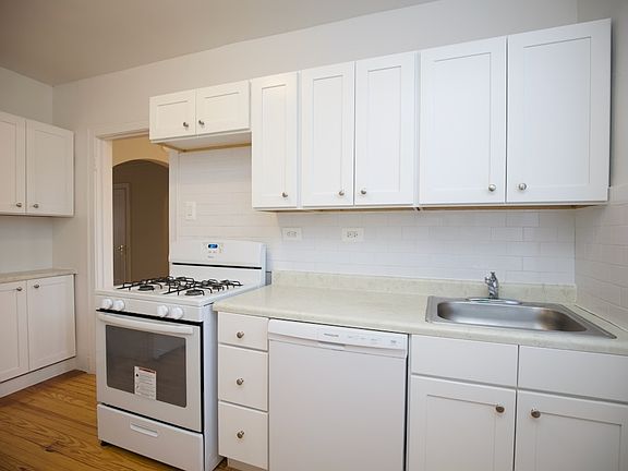 4th image of 6438 N Sacramento Ave APT 1W