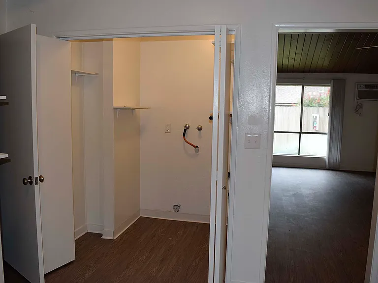 Ojai Gardens Apartments (Resort Apartments L.L.C.) — Photo 23
