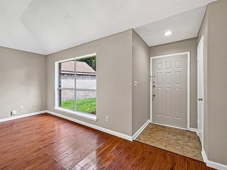 13847 Cherry Hollow Ln — Photo 7