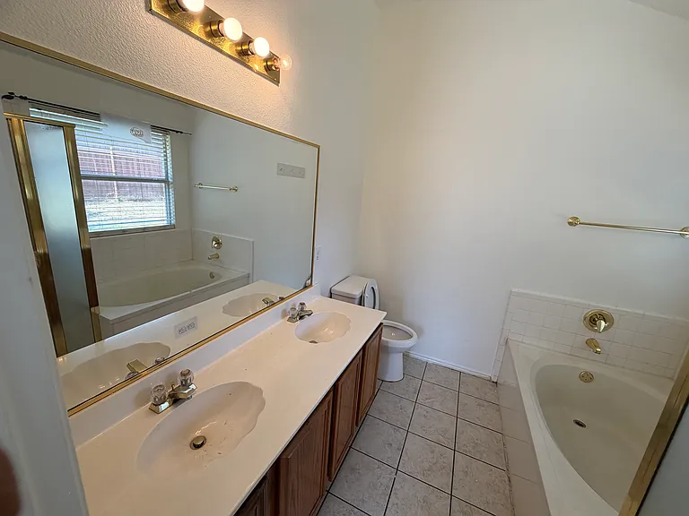 12933 Honey Locust Cir — Photo 15
