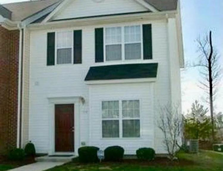 108 Queensberry Ct — Photo 1