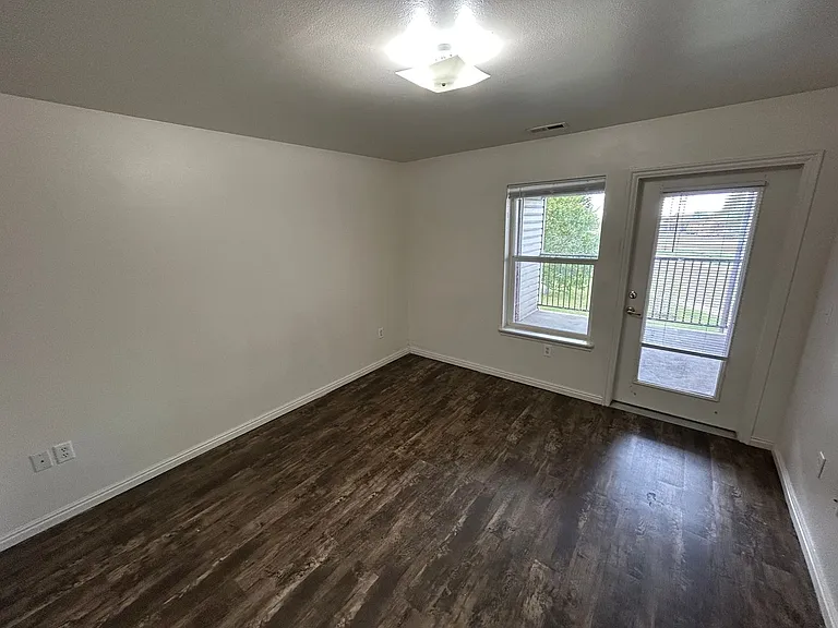 Riverton Apartments — Photo 10