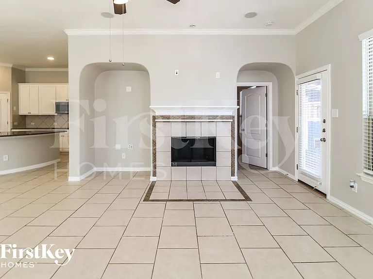 15024 Spruce St — Photo 3