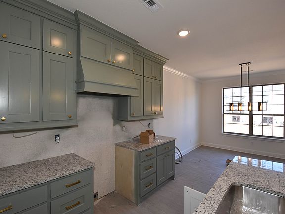 3rd image of 720 Harbison St