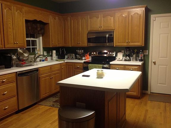 4th image of 75 Buckingham Ct