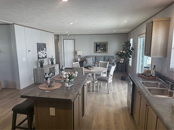 5th image of 103 Twin Oaks Ct