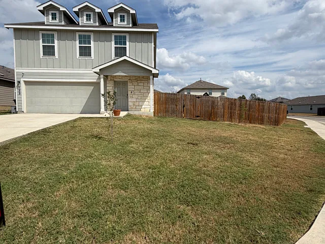4 bed, 2.5 bath, 1952 sqft, $2,000 — Photo 2