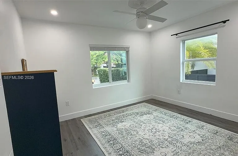 1950 SW 13th St — Photo 12
