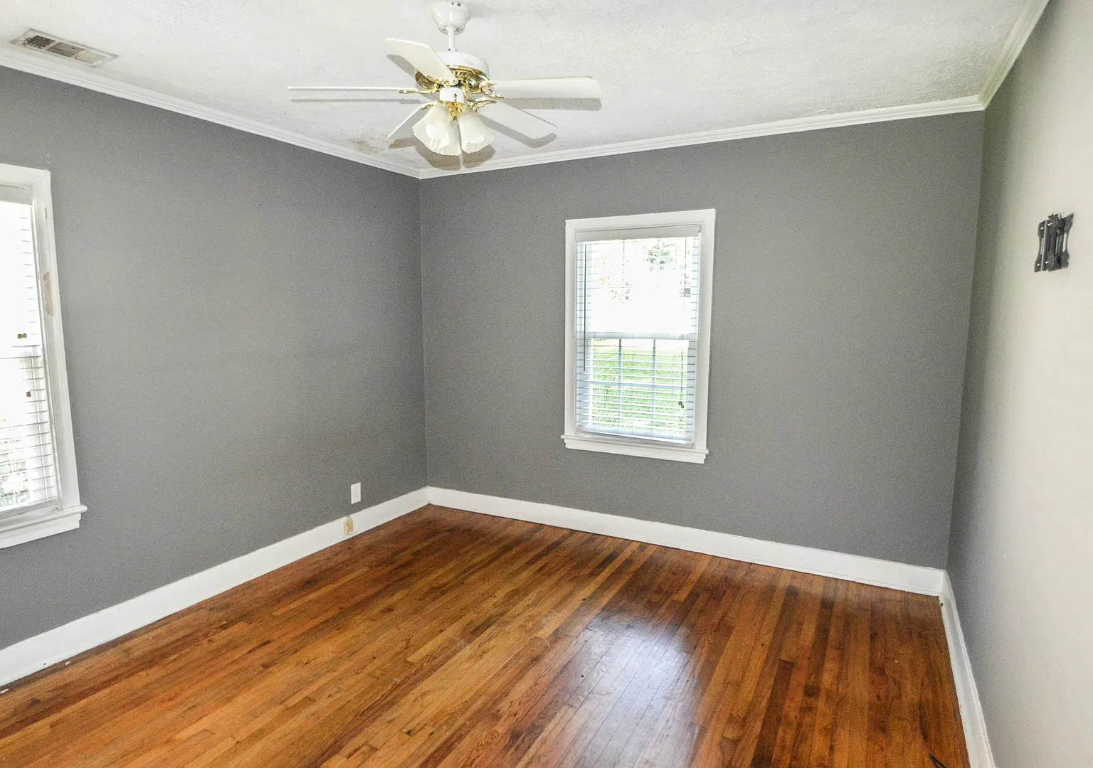 940 E Glenn Ave — Photo 4