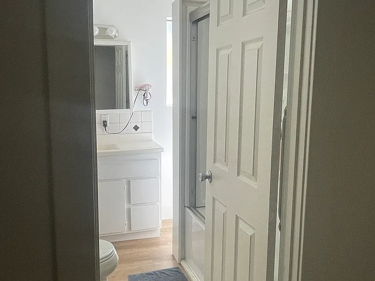 208 S Spruce St — Photo 16