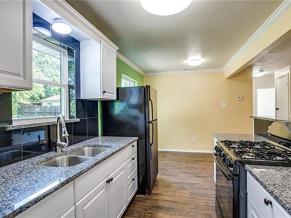5th image of 1301 Sierra Dr