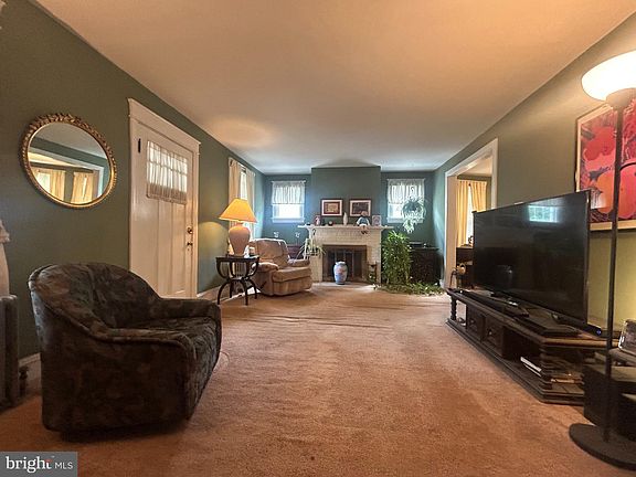 3rd image of 222 Lexington Ave