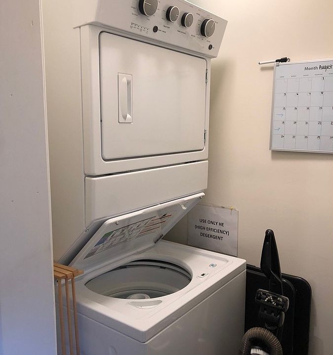 1st image of 909-B Oakland Ave